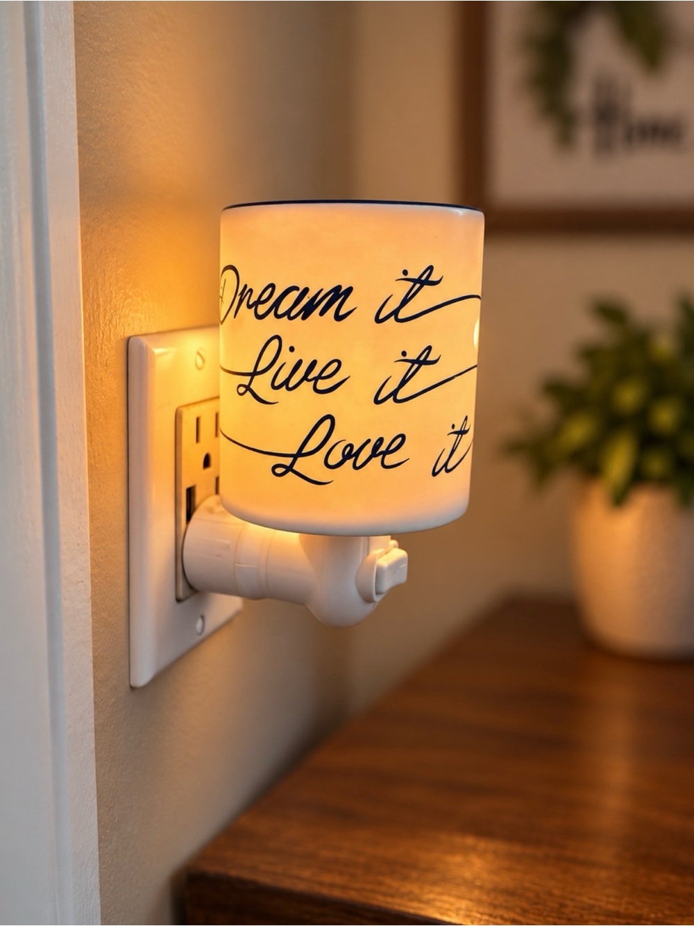 Scentsy “Dream it Live it Love it” Plug-In Night Light